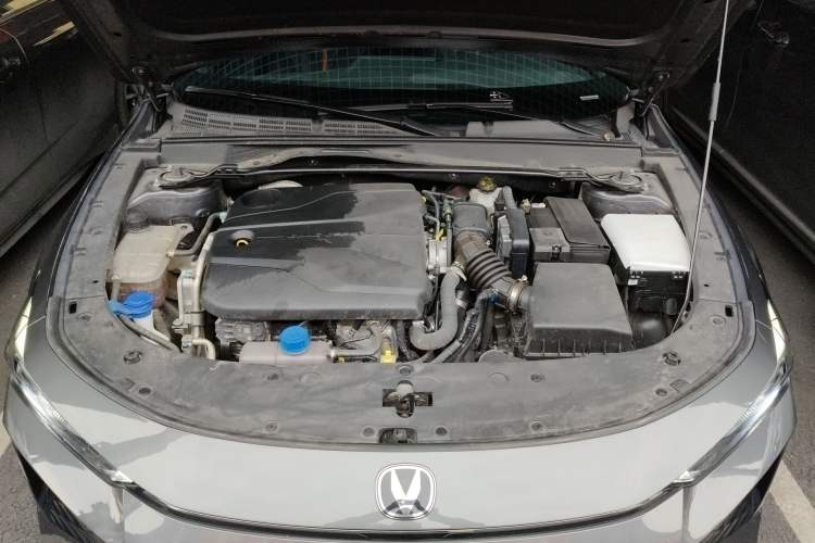 Used CHANGAN UNI-V 2024 1.5T Prestige Edition Engine Bay