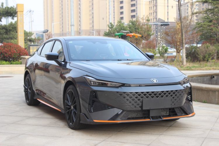 Used CHANGAN UNI-V 2024 1.5T Prestige Sport Edition Exterior 2