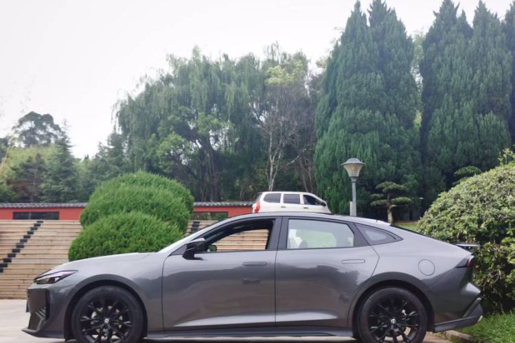 Used CHANGAN UNI-V 2024 1.5T Prestige Edition Exterior 3