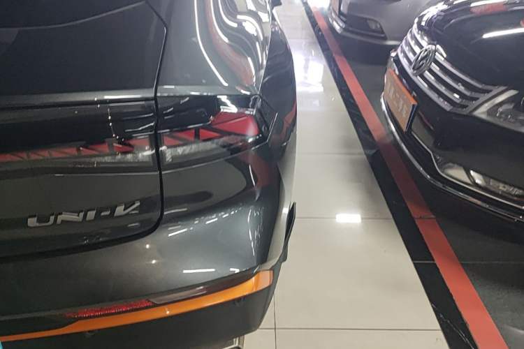 Used CHANGAN UNI-V 2024 1.5T Prestige Sport Edition Exterior 3