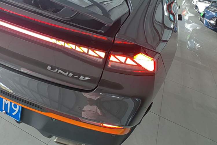 Used CHANGAN UNI-V 2024 1.5T Prestige Sport Edition Exterior 3