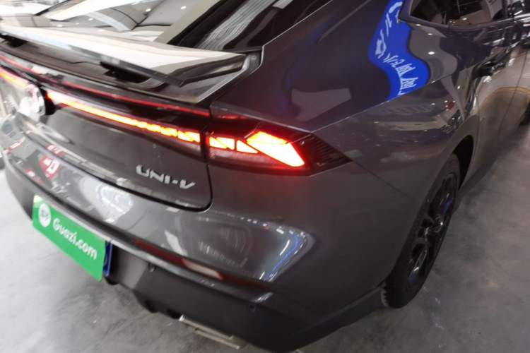 Used CHANGAN UNI-V 2024 1.5T Prestige Edition Exterior 3