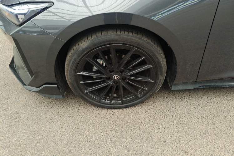 Used CHANGAN UNI-V 2024 1.5T Prestige Sport Edition Exterior 3