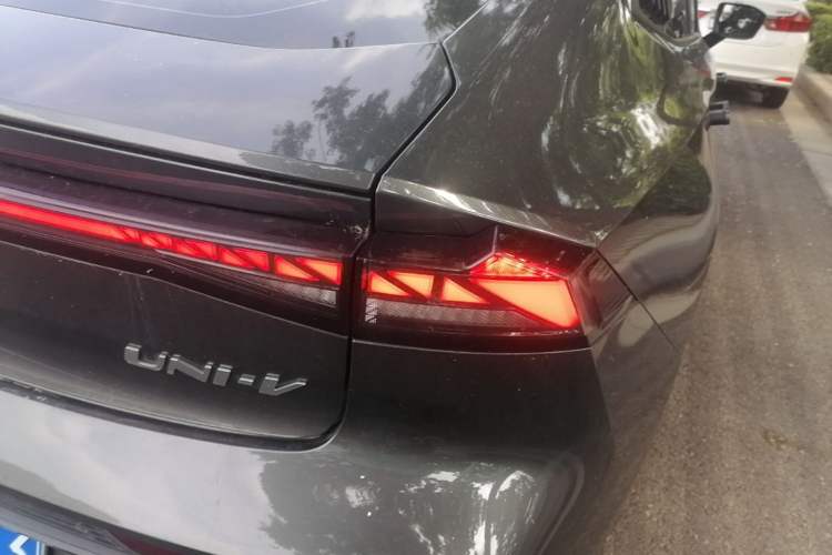 Used CHANGAN UNI-V 2024 1.5T Prestige Edition Exterior 3