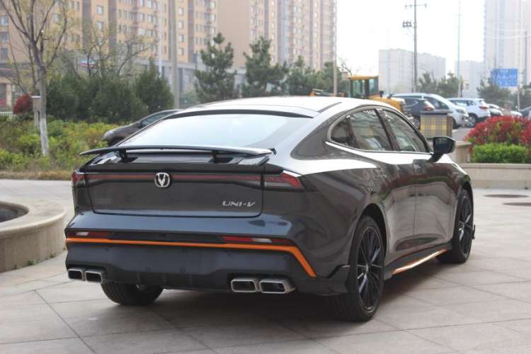 Used CHANGAN UNI-V 2024 1.5T Prestige Sport Edition Exterior 4