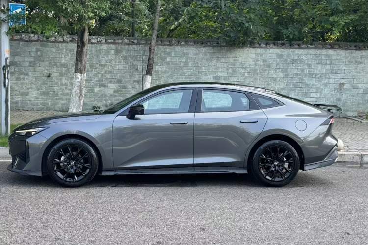 Used CHANGAN UNI-V 2024 1.5T Prestige Edition Exterior 4