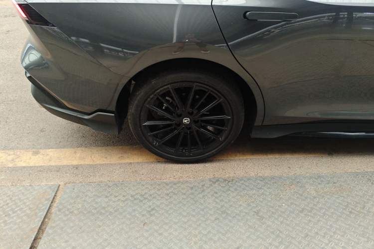 Used CHANGAN UNI-V 2024 1.5T Prestige Sport Edition Exterior 4