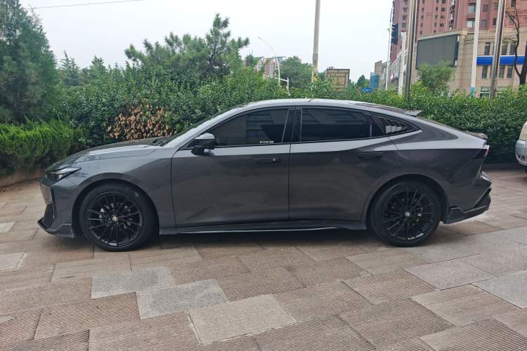 Used CHANGAN UNI-V 2024 1.5T Prestige Sport Edition Exterior 5
