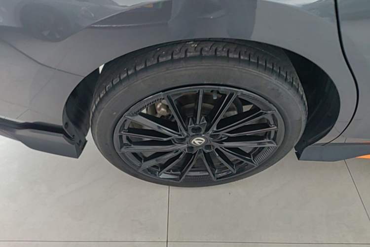 Used CHANGAN UNI-V 2024 1.5T Prestige Sport Edition Exterior 5
