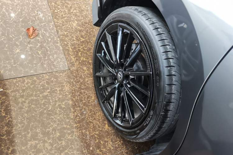 Used CHANGAN UNI-V 2024 1.5T Prestige Sport Edition Exterior 5
