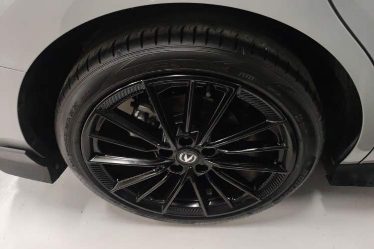Used CHANGAN UNI-V 2024 1.5T Prestige Sport Edition Exterior 5