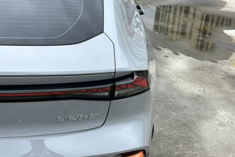 Used CHANGAN UNI-V 2024 1.5T Prestige Sport Edition Exterior 6