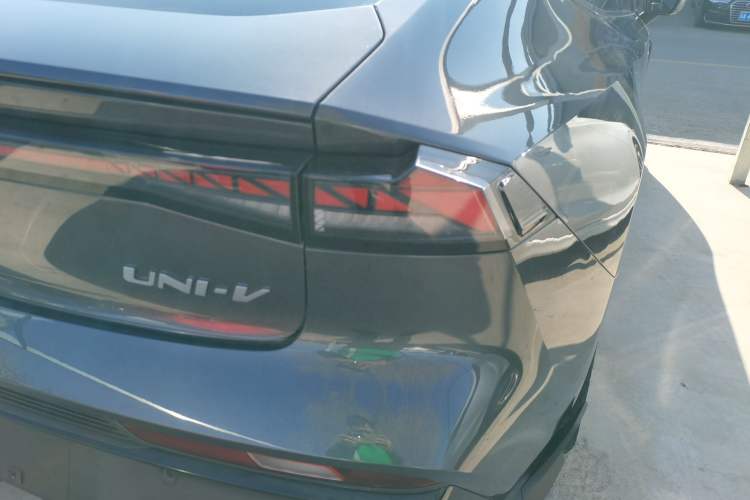 Used CHANGAN UNI-V 2024 1.5T Prestige Sport Edition Exterior 6