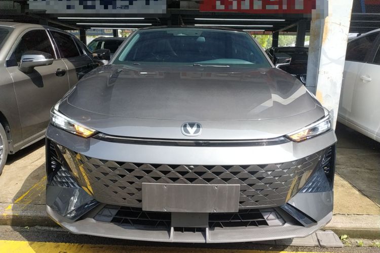 Used CHANGAN UNI-V 2024 1.5T Prestige Edition Front
