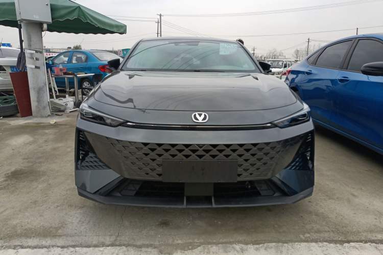 Used CHANGAN UNI-V 2024 1.5T Prestige Edition Front