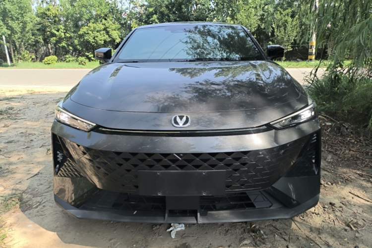 Used CHANGAN UNI-V 2024 1.5T Prestige Edition Front