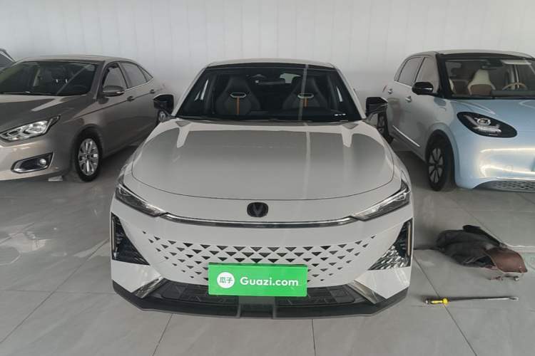 Used CHANGAN UNI-V 2024 1.5T Prestige Edition Front