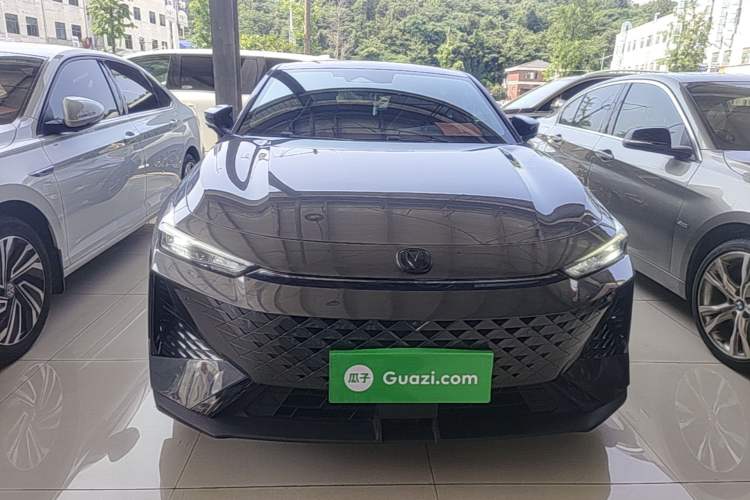 Used CHANGAN UNI-V 2024 1.5T Prestige Edition Front