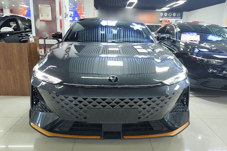 Used CHANGAN UNI-V 2024 1.5T Prestige Sport Edition Front