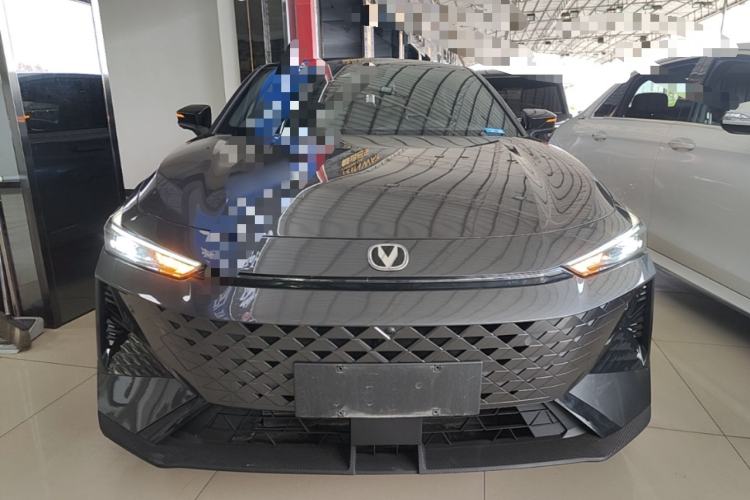 Used CHANGAN UNI-V 2024 1.5T Prestige Edition Front