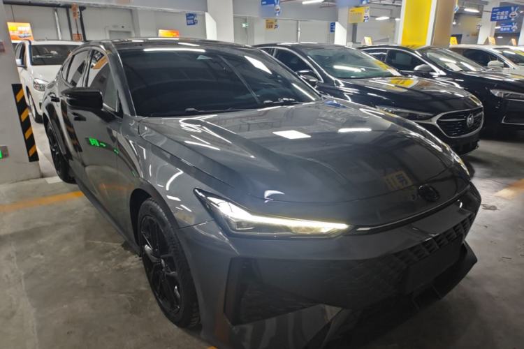 Used CHANGAN UNI-V 2024 1.5T Prestige Edition Front Right 45 Deg