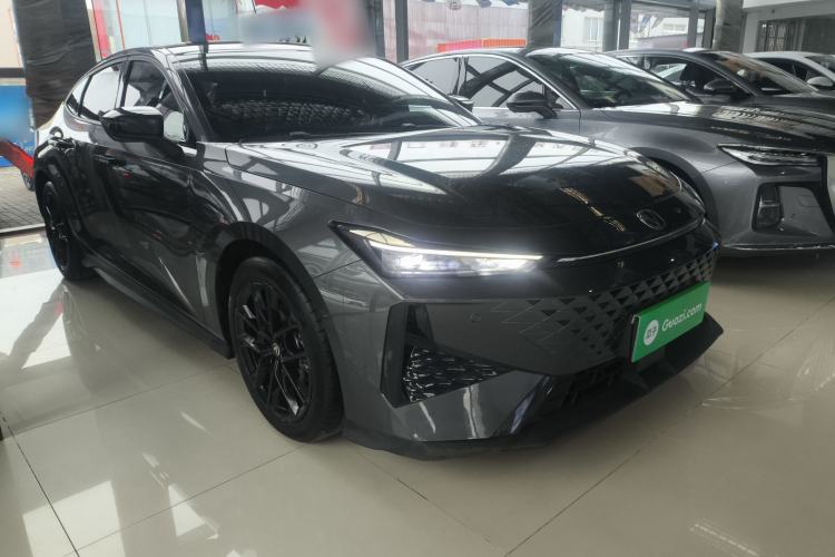 Used CHANGAN UNI-V 2024 1.5T Prestige Edition Front Right 45 Deg