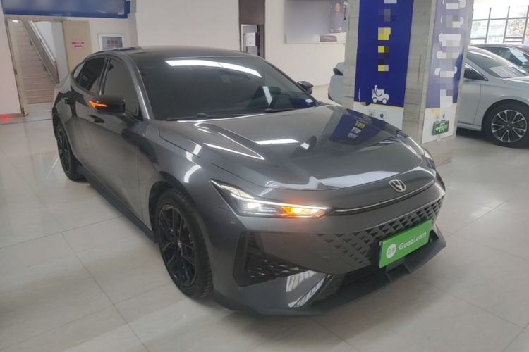 Used CHANGAN UNI-V 2024 1.5T Prestige Edition Front Right 45 Deg