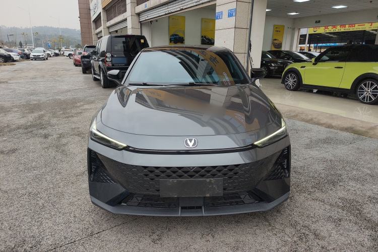 Used CHANGAN UNI-V 2024 1.5T Prestige Edition Front