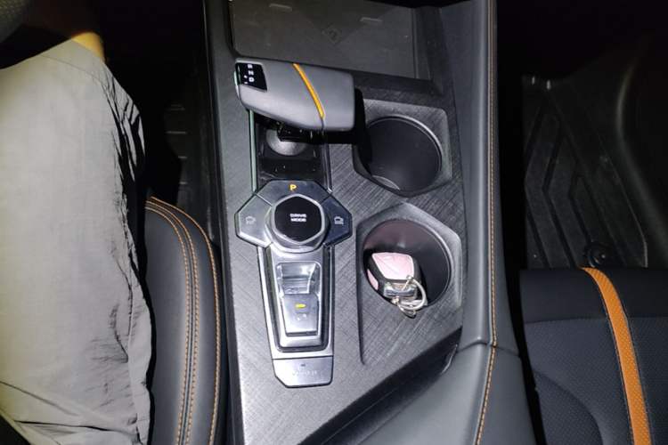 Used CHANGAN UNI-V 2024 1.5T Prestige Edition Gear Lever
