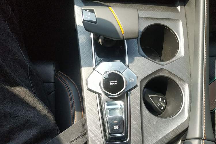 Used CHANGAN UNI-V 2024 1.5T Prestige Edition Gear Lever
