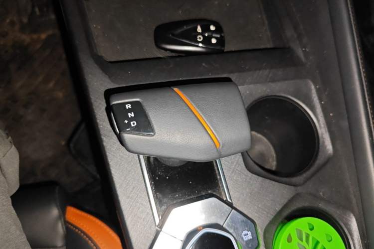 Used CHANGAN UNI-V 2024 1.5T High-Energy Version Gear Lever