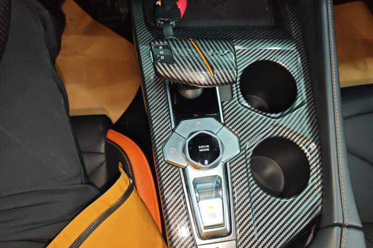 Used CHANGAN UNI-V 2024 1.5T High-Energy Version Gear Lever