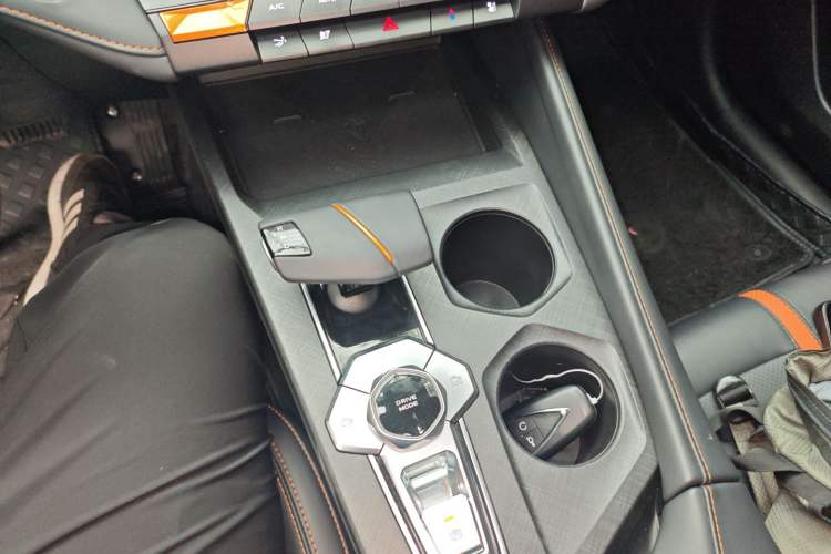 Used CHANGAN UNI-V 2024 1.5T Prestige Edition Gear Lever