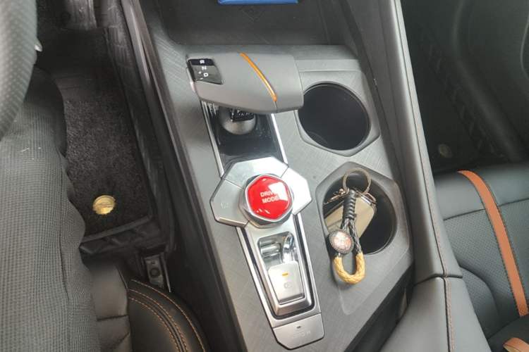 Used CHANGAN UNI-V 2024 1.5T Prestige Edition Gear Lever