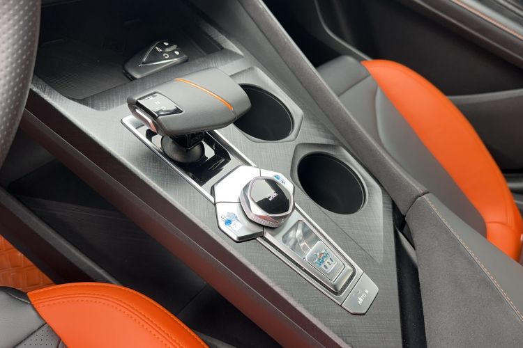 Used CHANGAN UNI-V 2024 1.5T Prestige Sport Edition Gear Lever