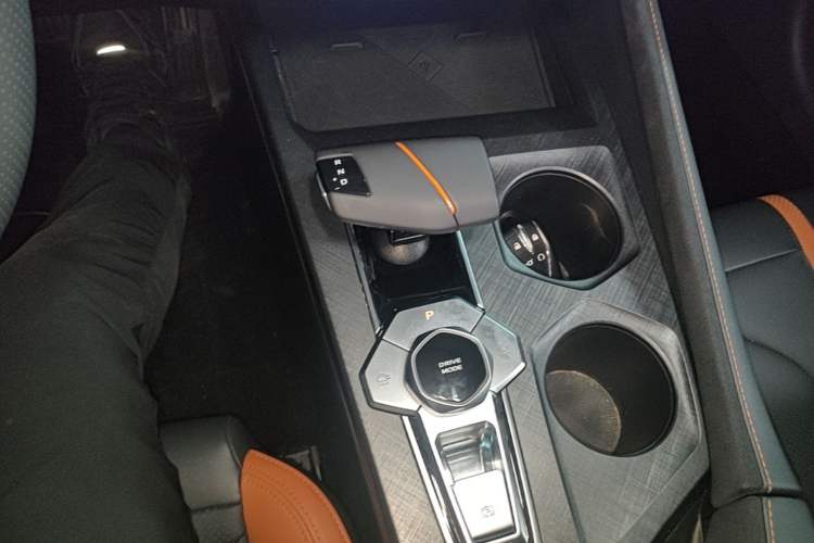Used CHANGAN UNI-V 2024 1.5T Prestige Sport Edition Gear Lever