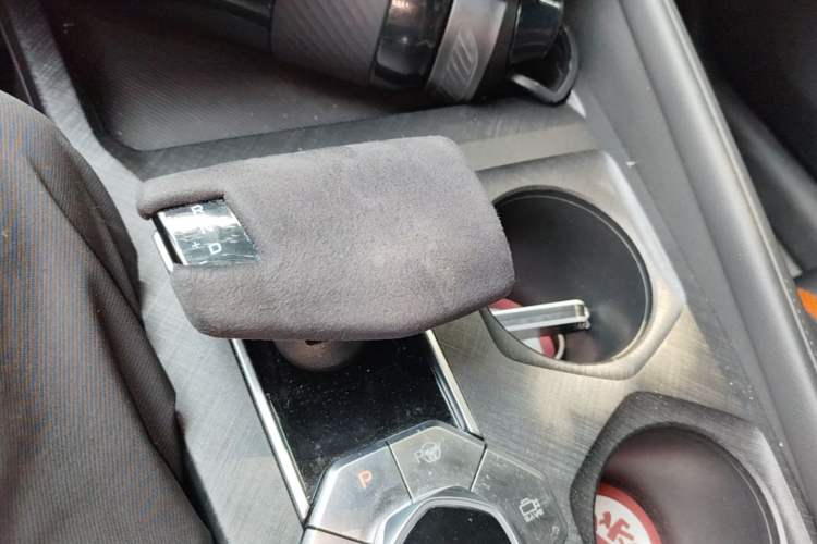 Used CHANGAN UNI-V 2024 1.5T Smart Navigation Version Gear Lever