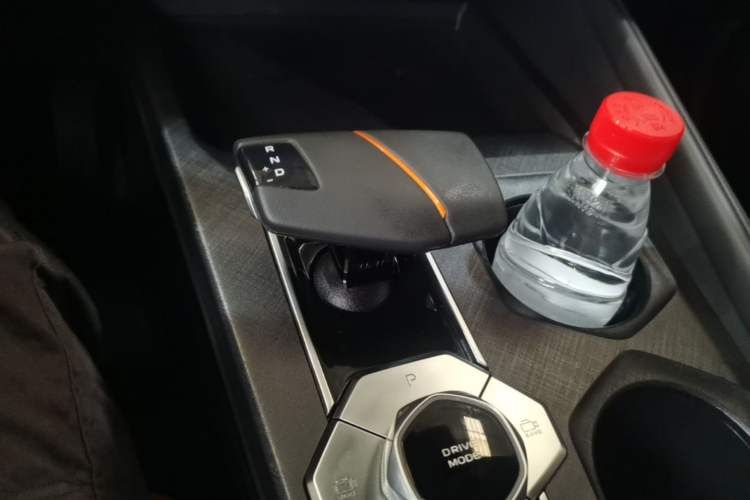 Used CHANGAN UNI-V 2024 1.5T High-Energy Version Gear Lever