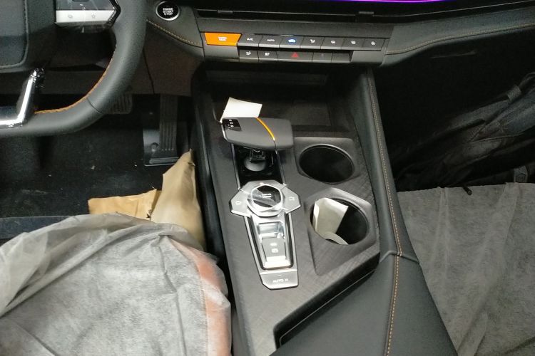 Used CHANGAN UNI-V 2024 1.5T High-Energy Version Gear Lever