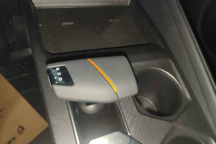 Used CHANGAN UNI-V 2024 1.5T Prestige Edition Gear Lever