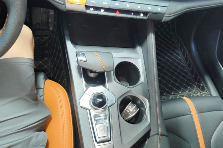 Used CHANGAN UNI-V 2024 1.5T Prestige Sport Edition Gear Lever