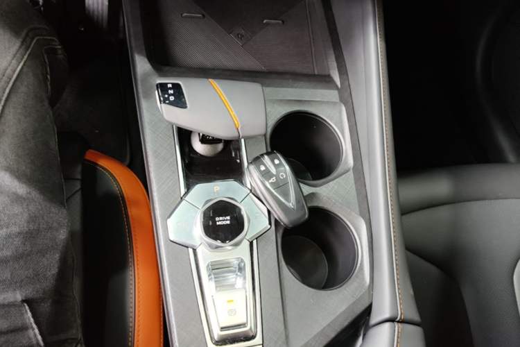 Used CHANGAN UNI-V 2024 1.5T High-Energy Version Gear Lever
