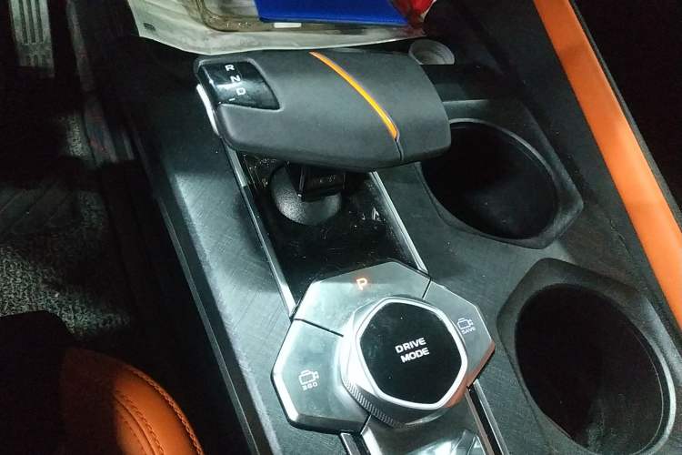 Used CHANGAN UNI-V 2024 2.0T Classic Sport Edition Gear Lever