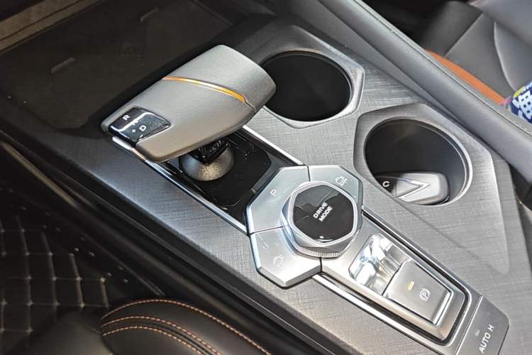 Used CHANGAN UNI-V 2024 1.5T Prestige Edition Gear Lever