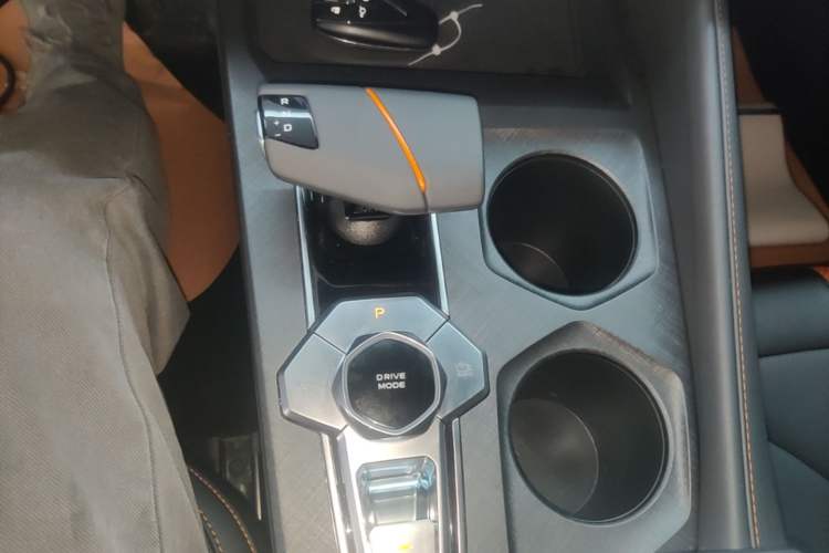 Used CHANGAN UNI-V 2024 1.5T Prestige Edition Gear Lever