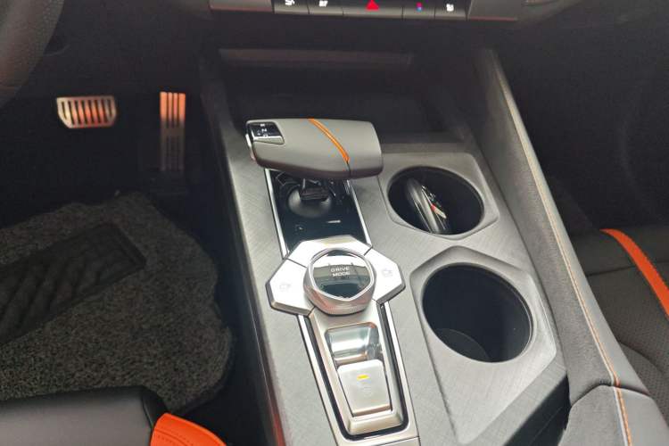 Used CHANGAN UNI-V 2024 1.5T Prestige Sport Edition Gear Lever