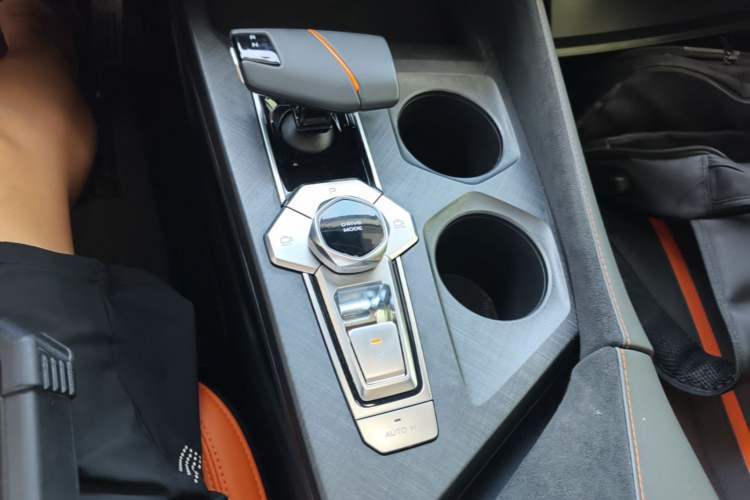 Used CHANGAN UNI-V 2024 1.5T Prestige Sport Edition Gear Lever