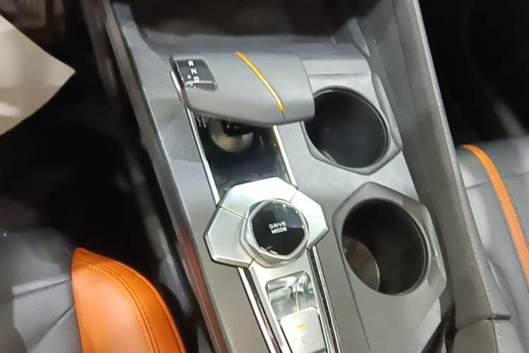 Used CHANGAN UNI-V 2024 1.5T Prestige Sport Edition Gear Lever
