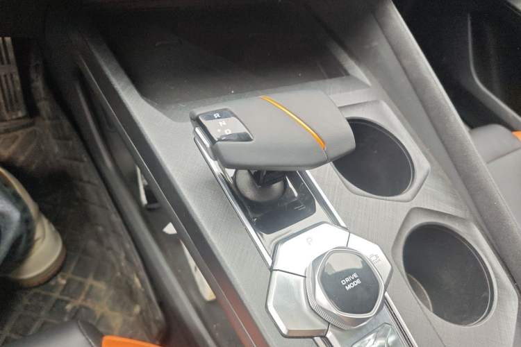 Used CHANGAN UNI-V 2024 1.5T Prestige Sport Edition Gear Lever