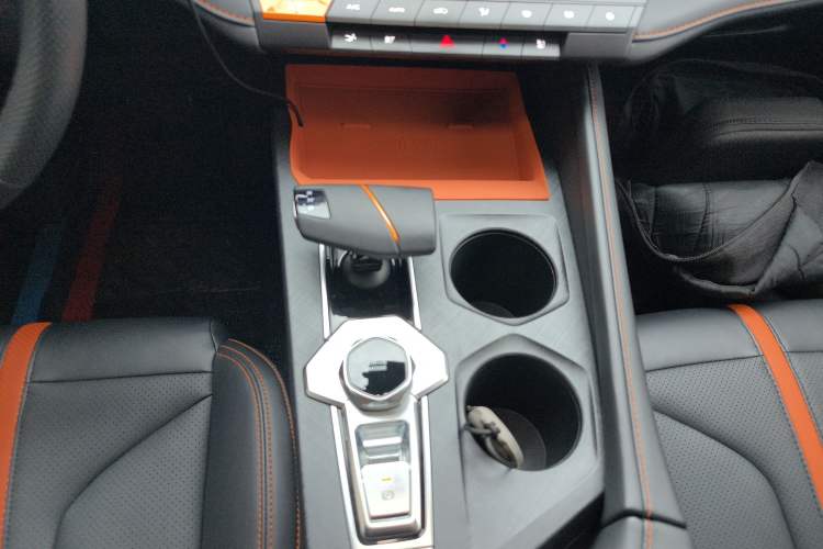 Used CHANGAN UNI-V 2024 1.5T Prestige Edition Gear Lever